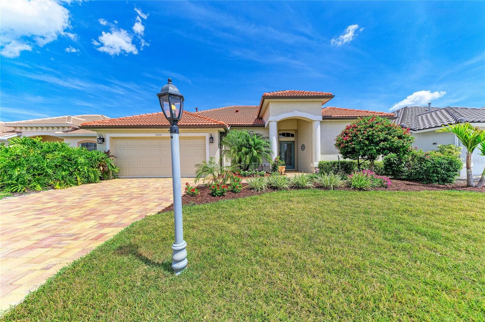 1920 COCONUT PALM CIR