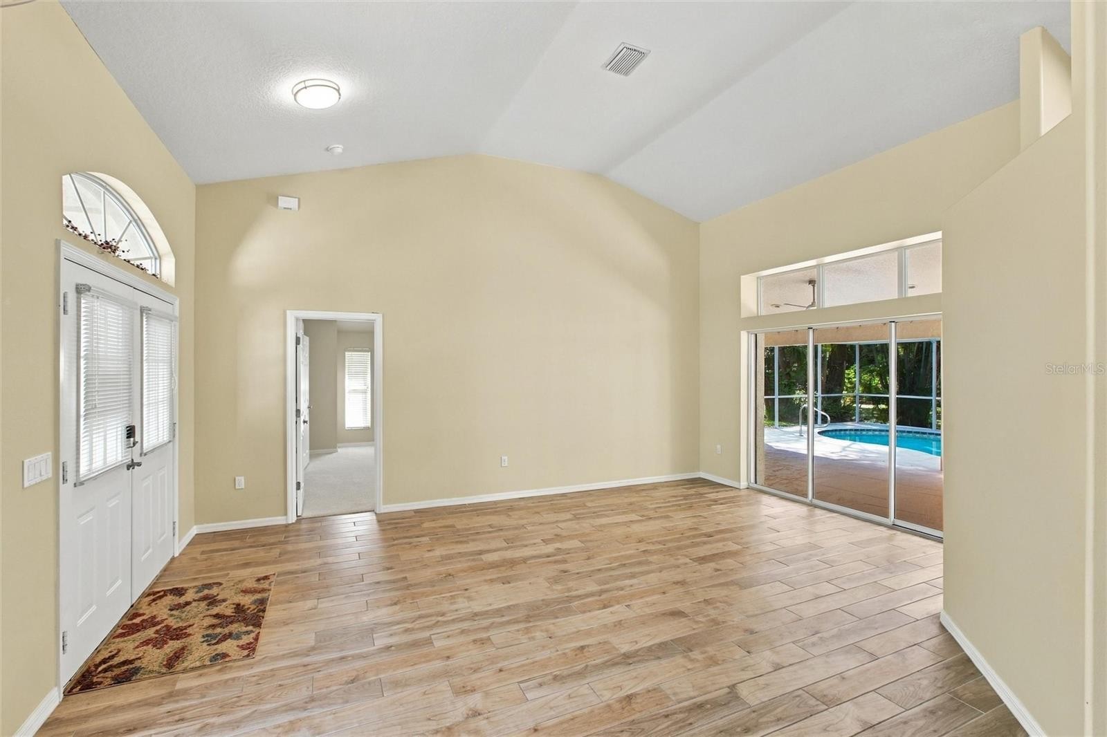 1225 OAK TREE LN