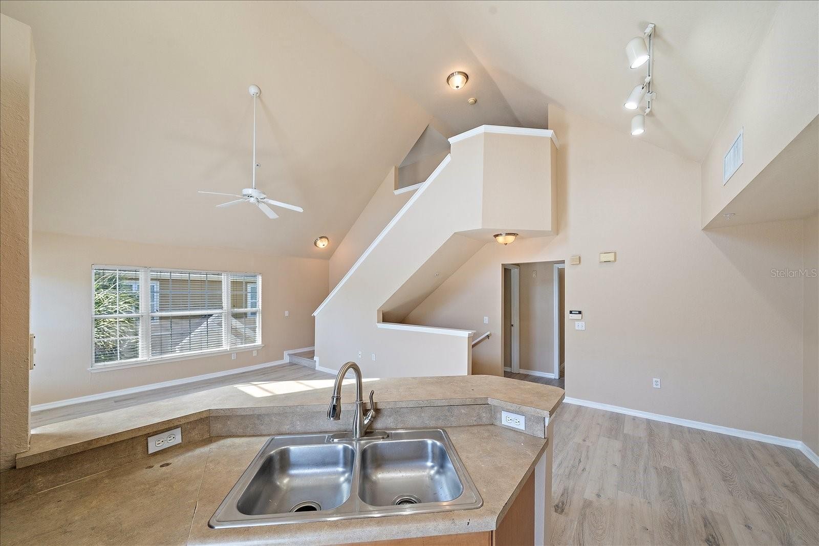 5540 ROSEHILL RD #201