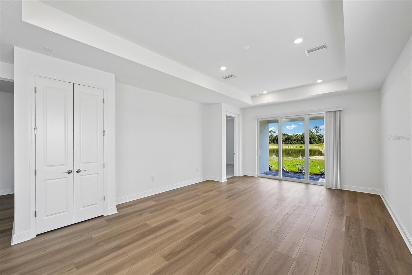 9669 CRYSTAL ISLES CIR