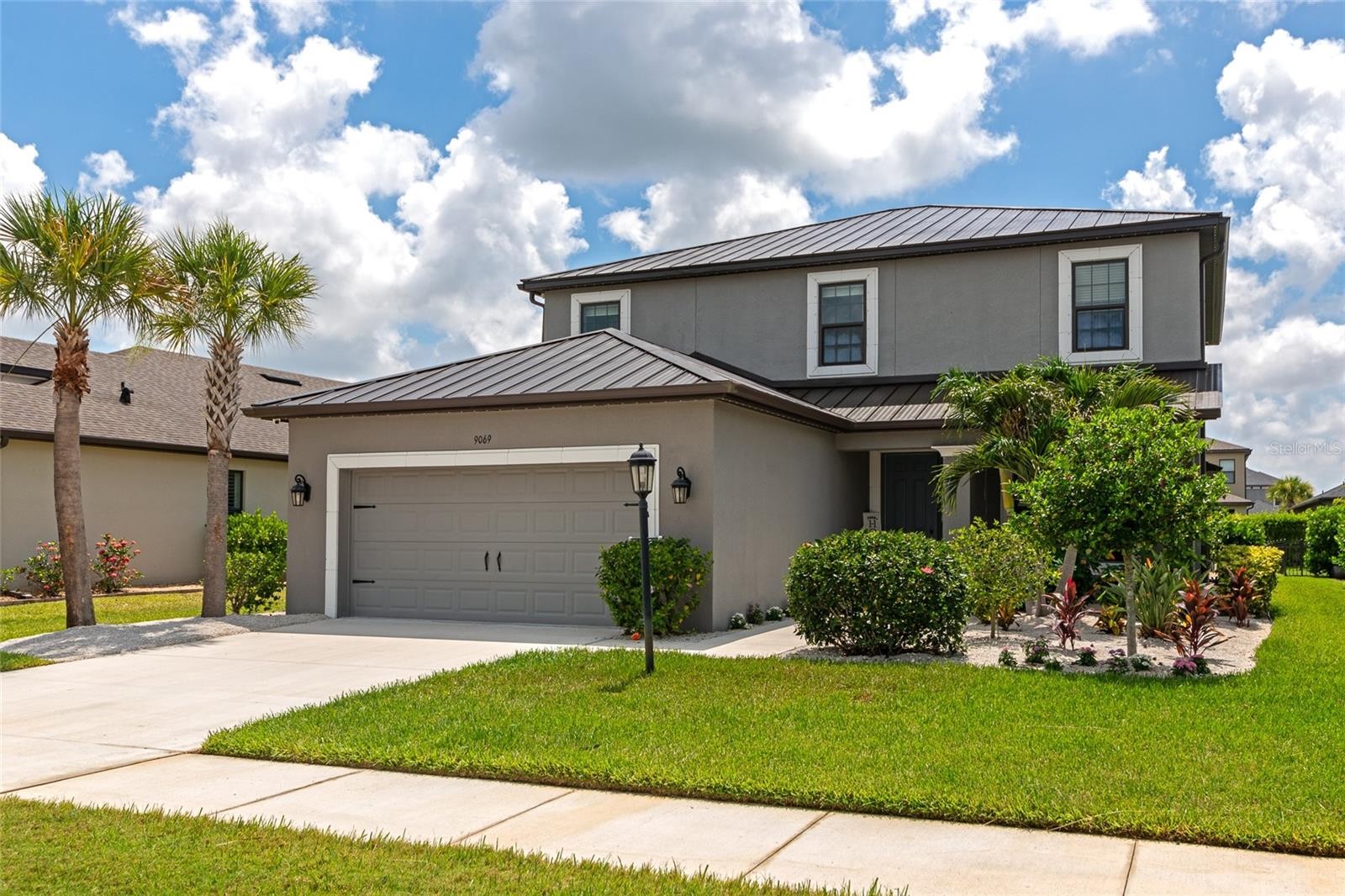 9069 LUNA LN
