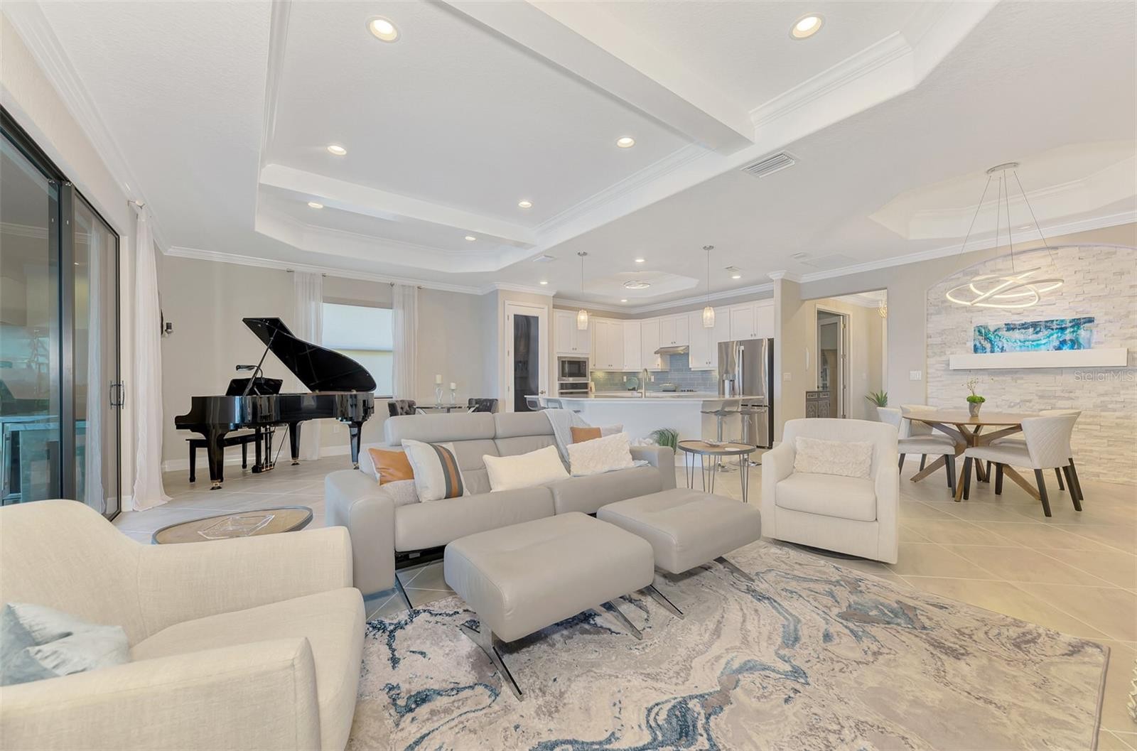 23423 WAVERLY CIR