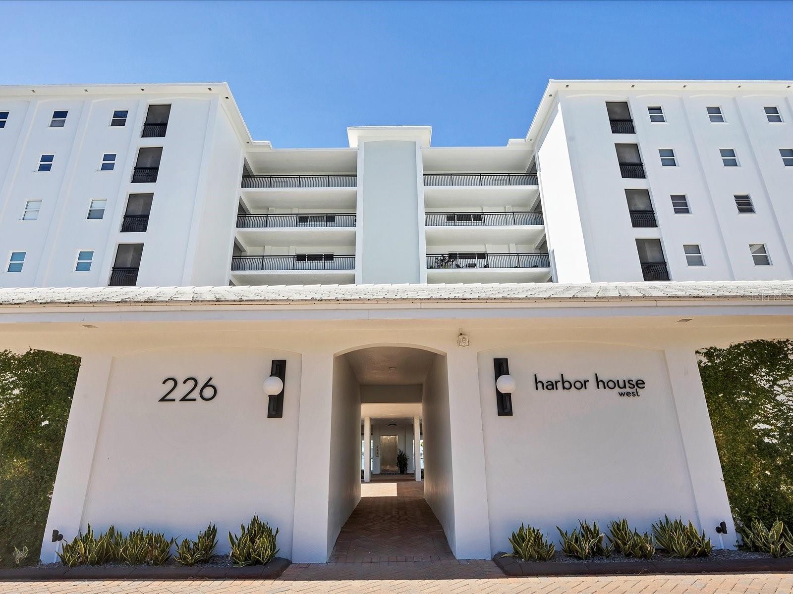 226 GOLDEN GATE PT #44
