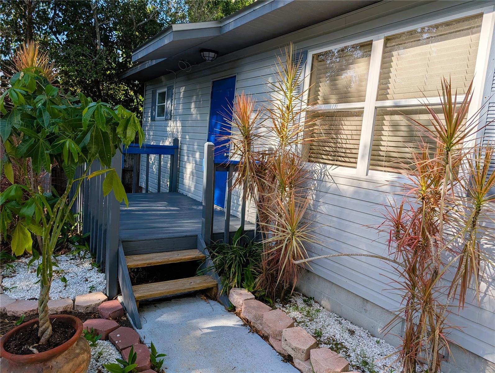 4031 IOLA DR