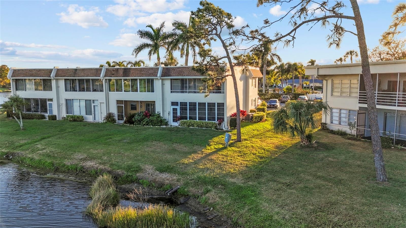 7193 W COUNTRY CLUB DR N #140