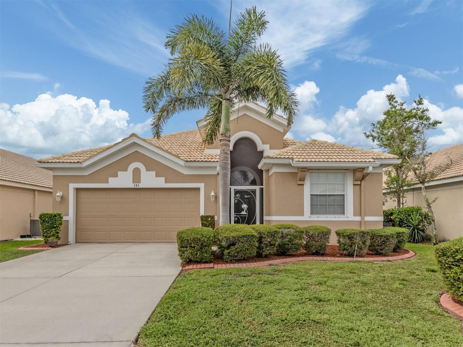 304 LANGHOLM DR
