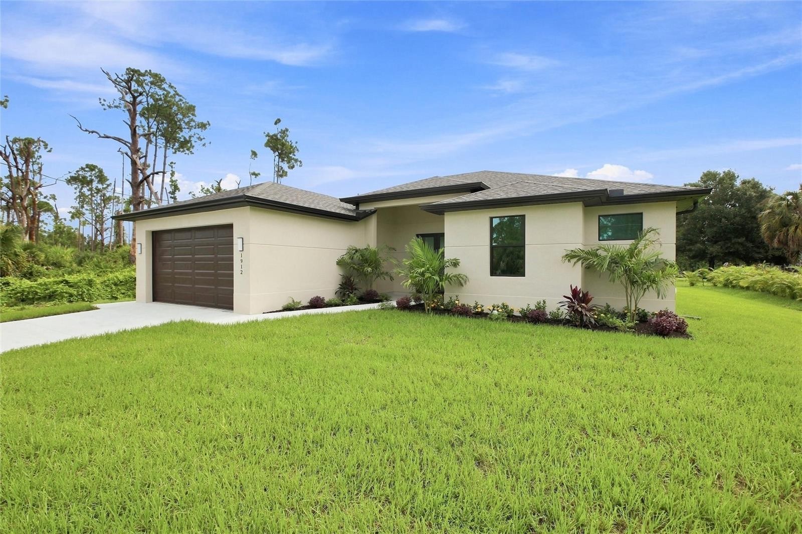 1912 HAGERICK LN