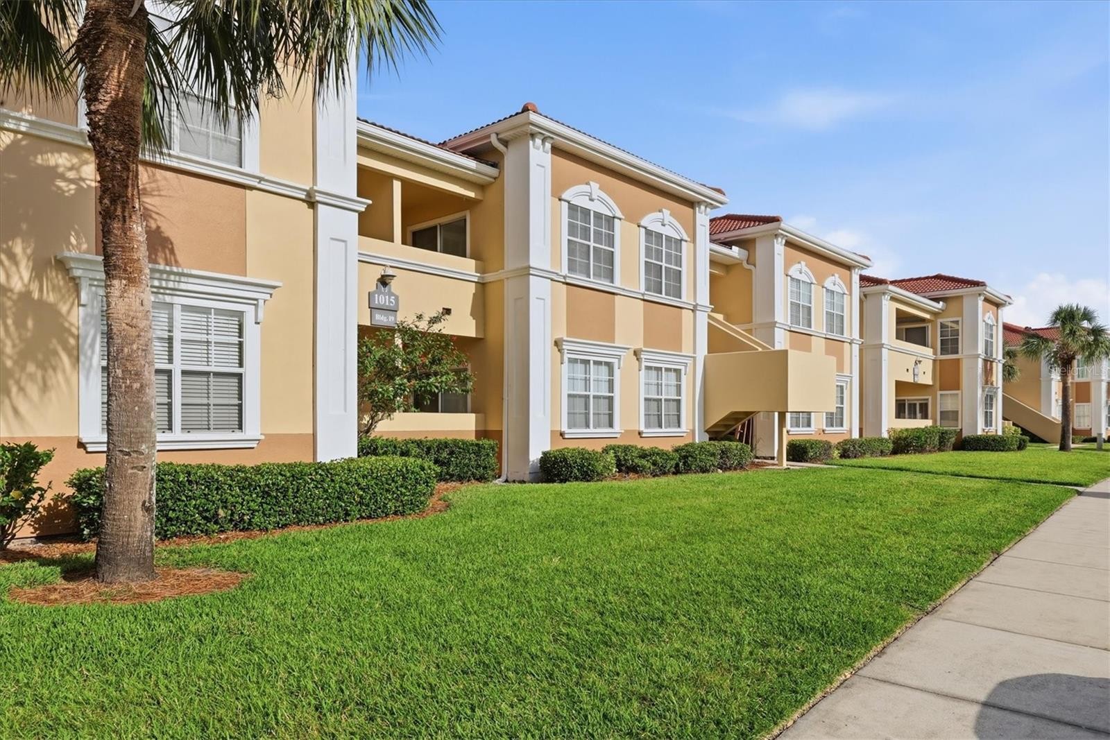 1015 VILLAGIO CIR #202