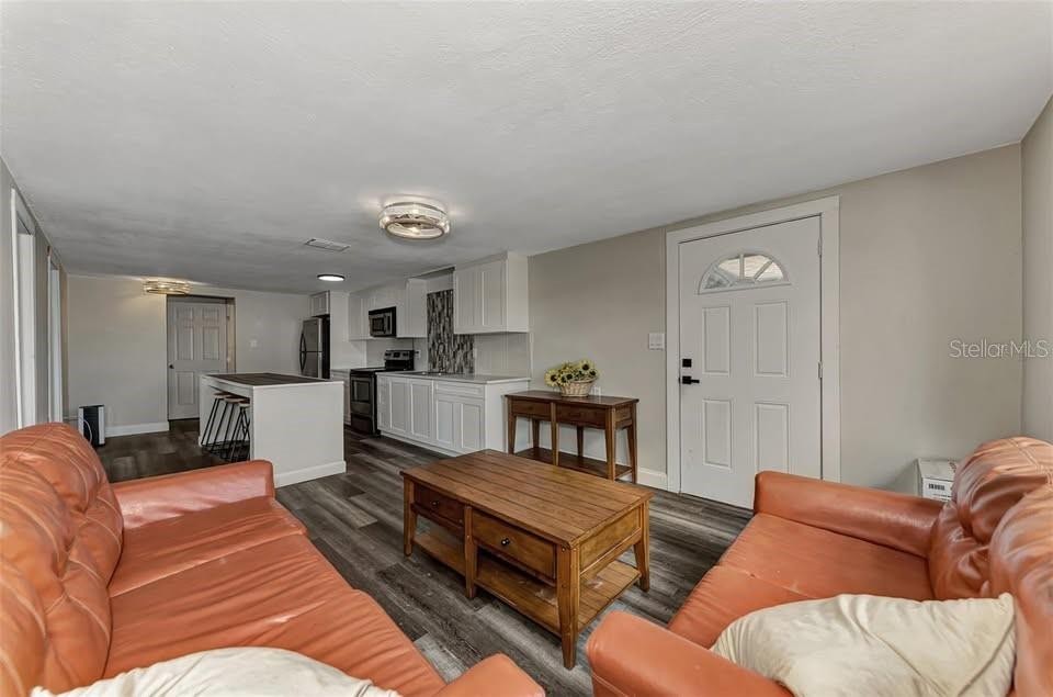 304 SAN CARLOS AVE #B