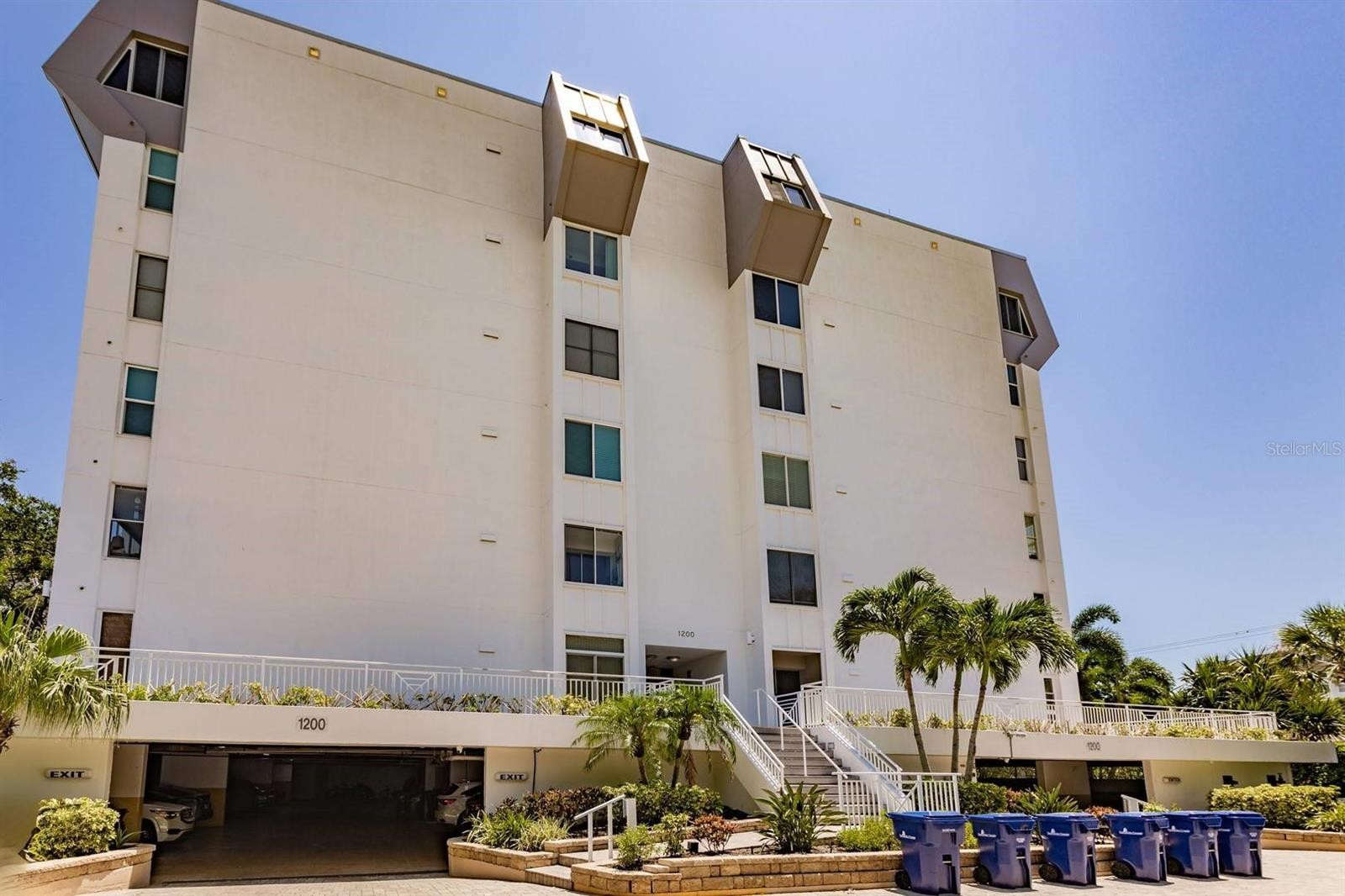 1200 E PEPPERTREE LN #402