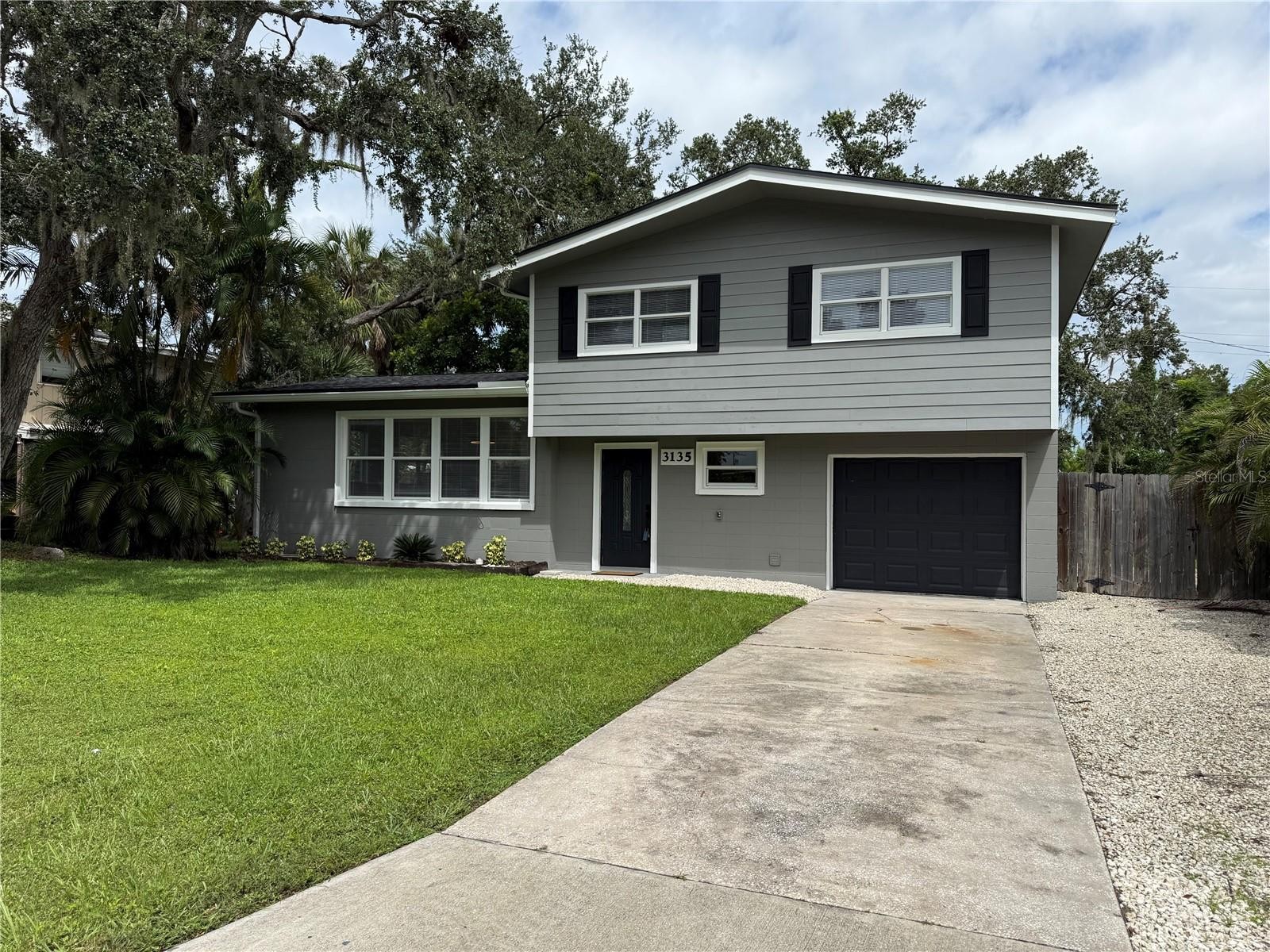 3135 ALTA VISTA ST