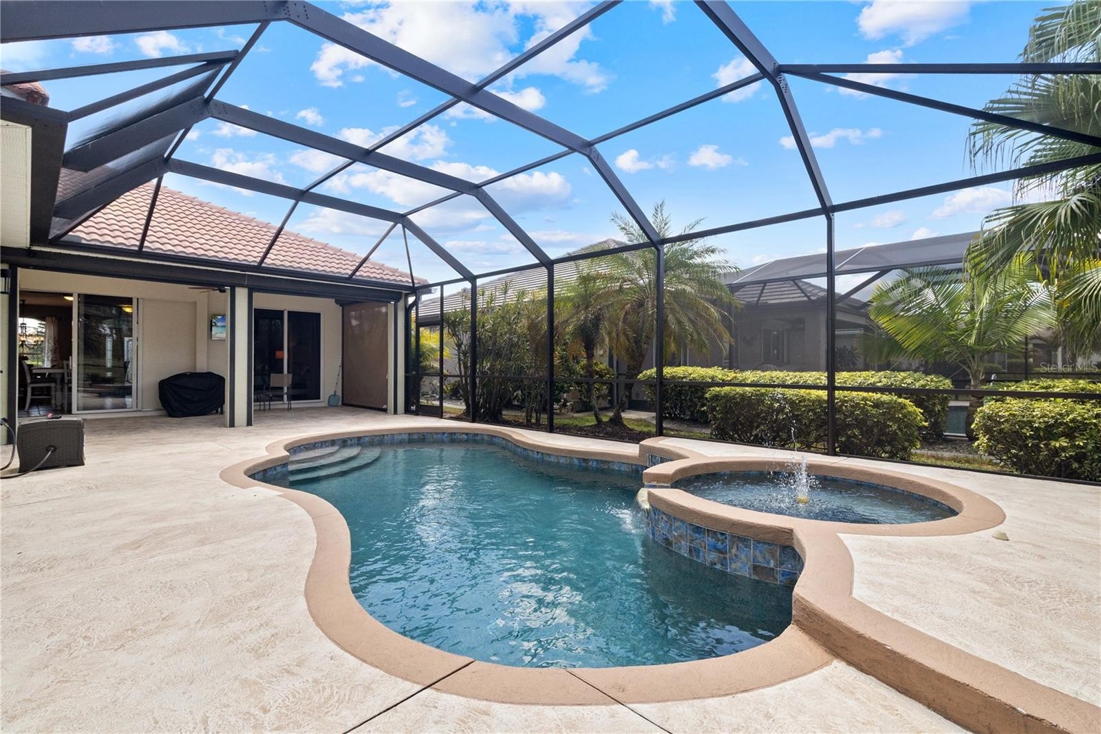 2725 ROYAL PALM DR