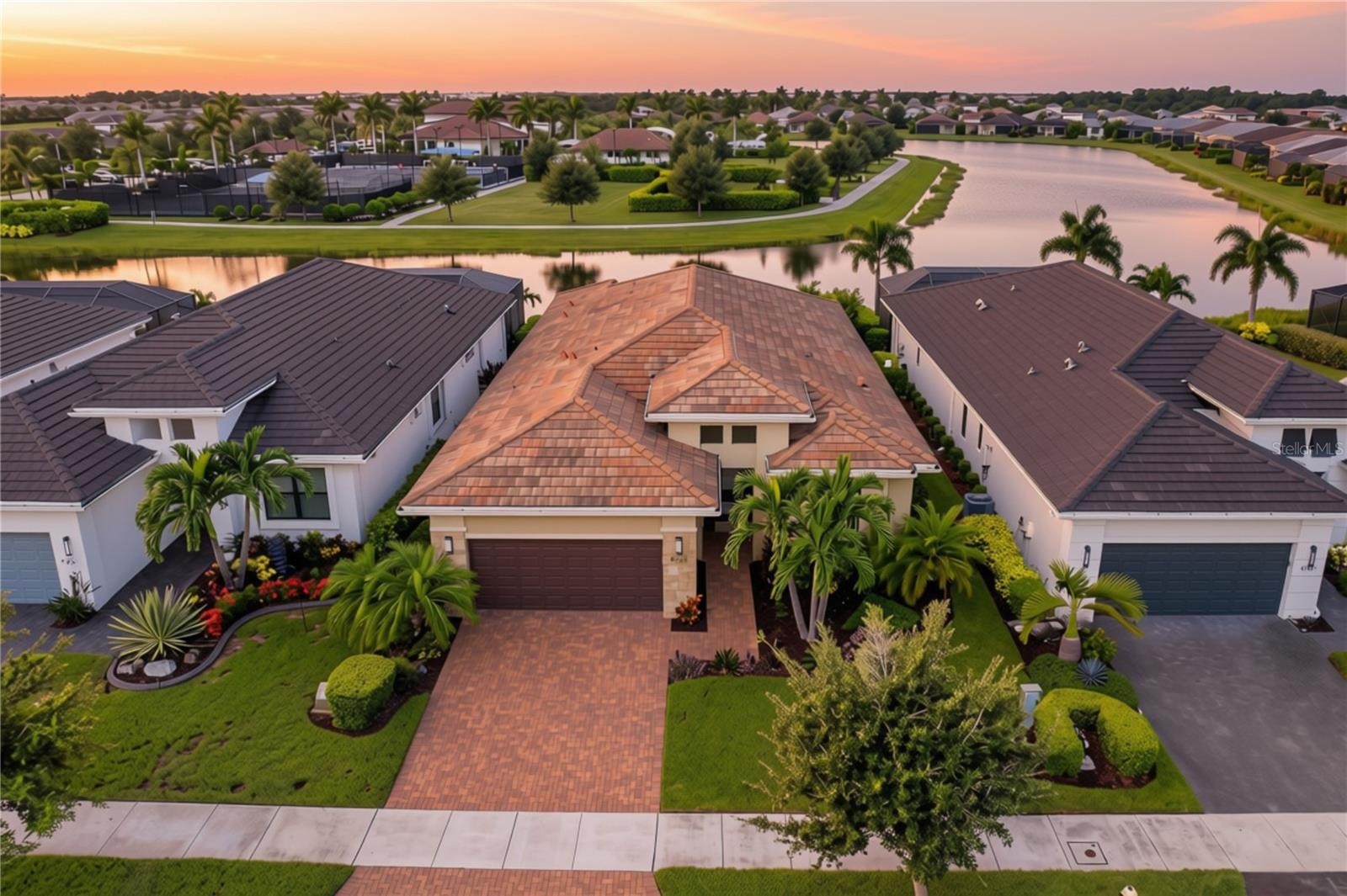 4925 SURFSIDE CIR