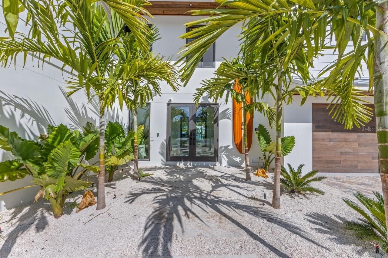 515 LOQUAT DR