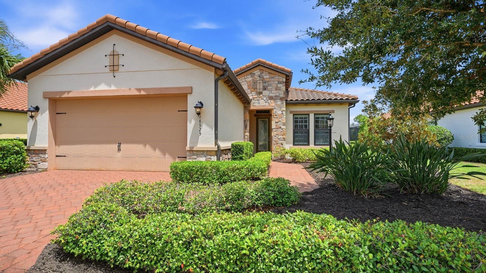 16525 HILLSIDE CIR