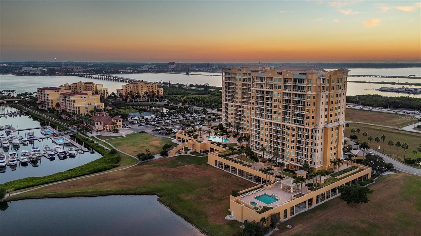 140 RIVIERA DUNES WAY #1001