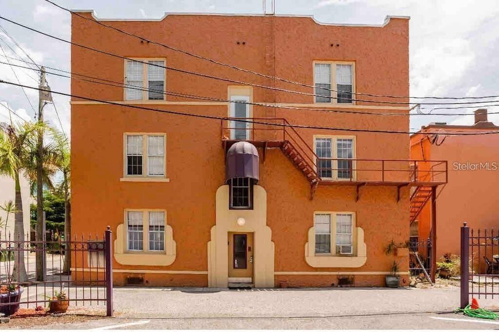118 INDIAN PL #15
