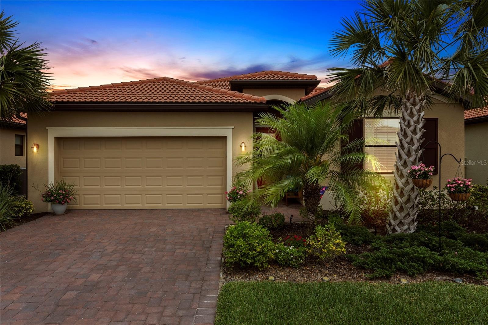 19336 BLUFF DR