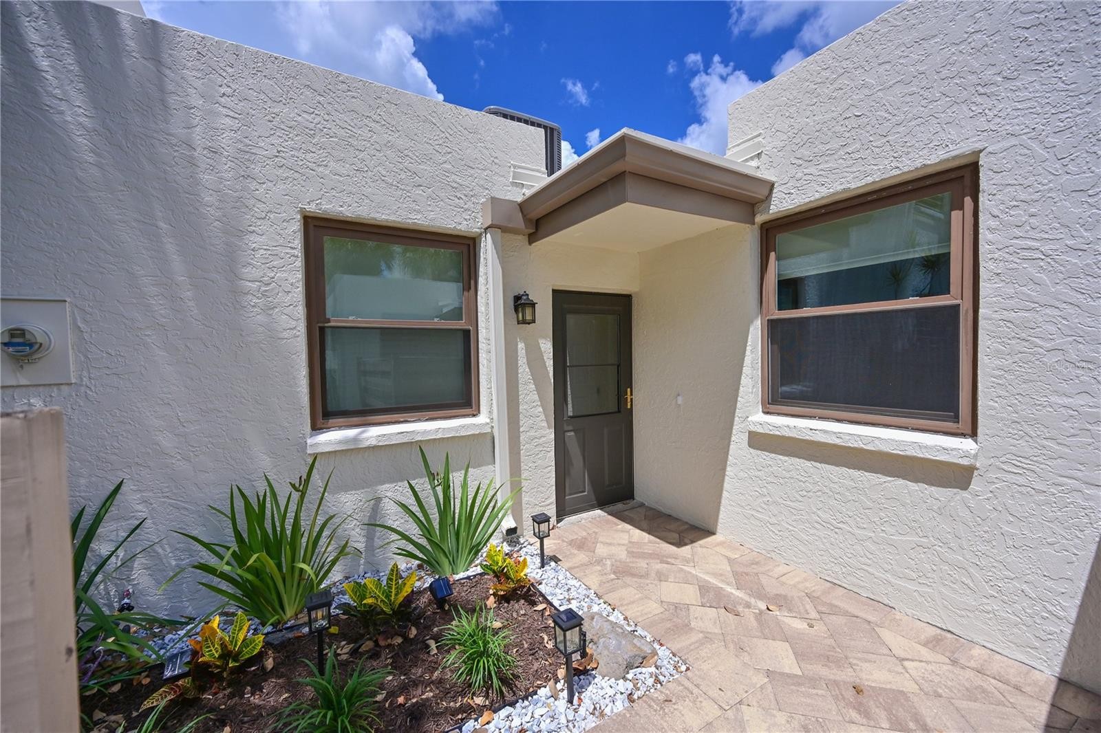 609 WOODLAWN DR