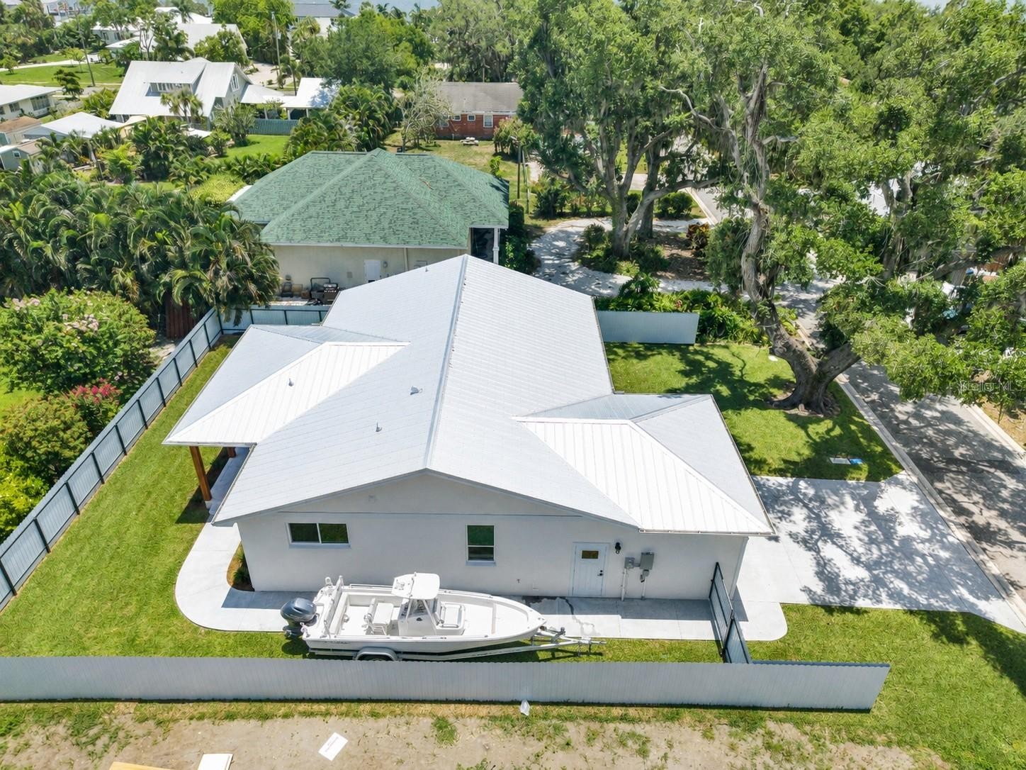 412 17TH AVE W