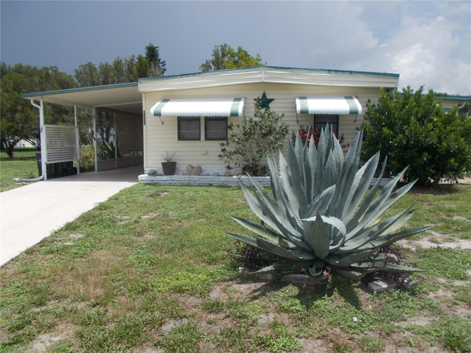 6872 HAAWI CT