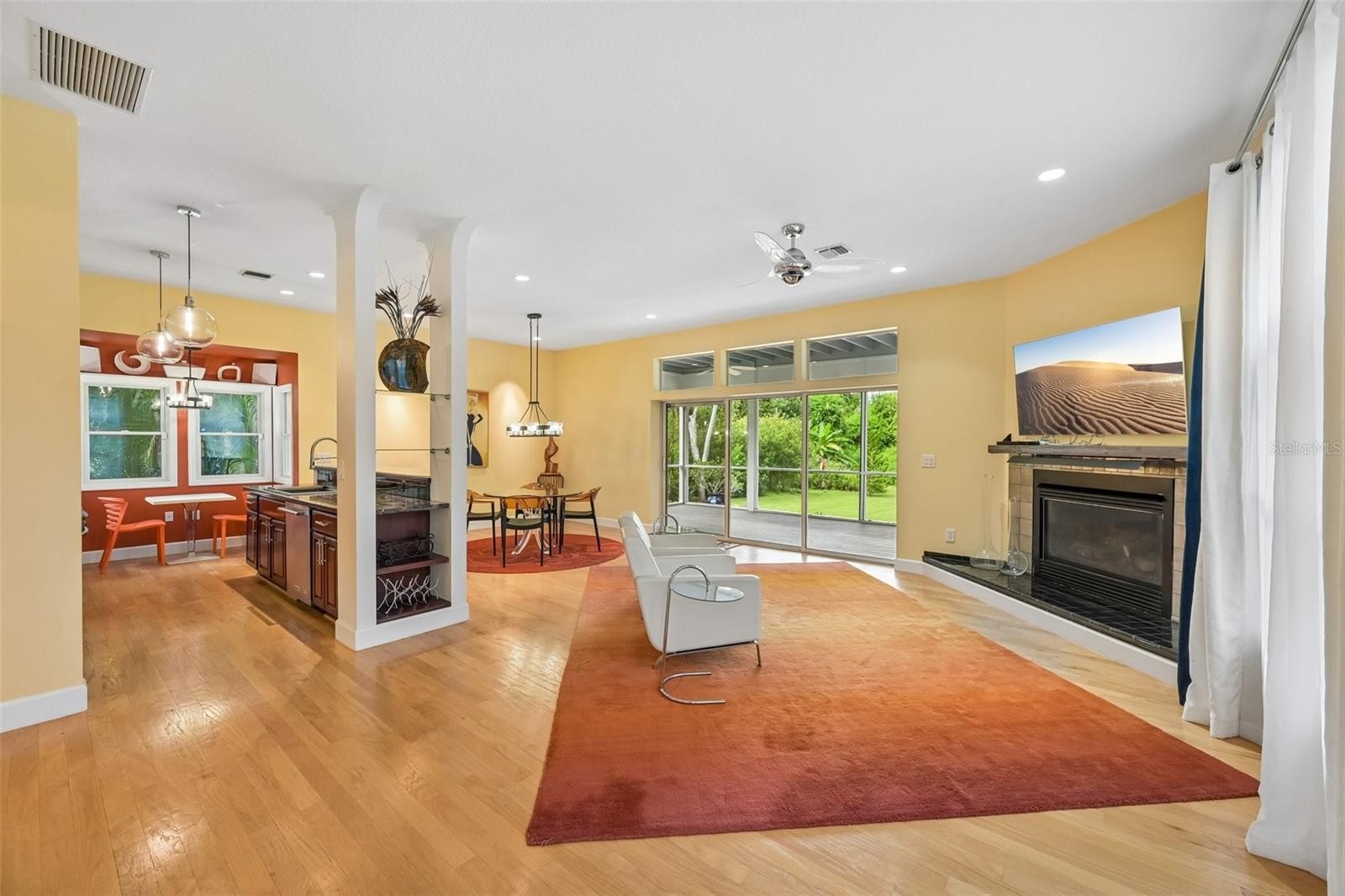 817 OAK VISTA DR