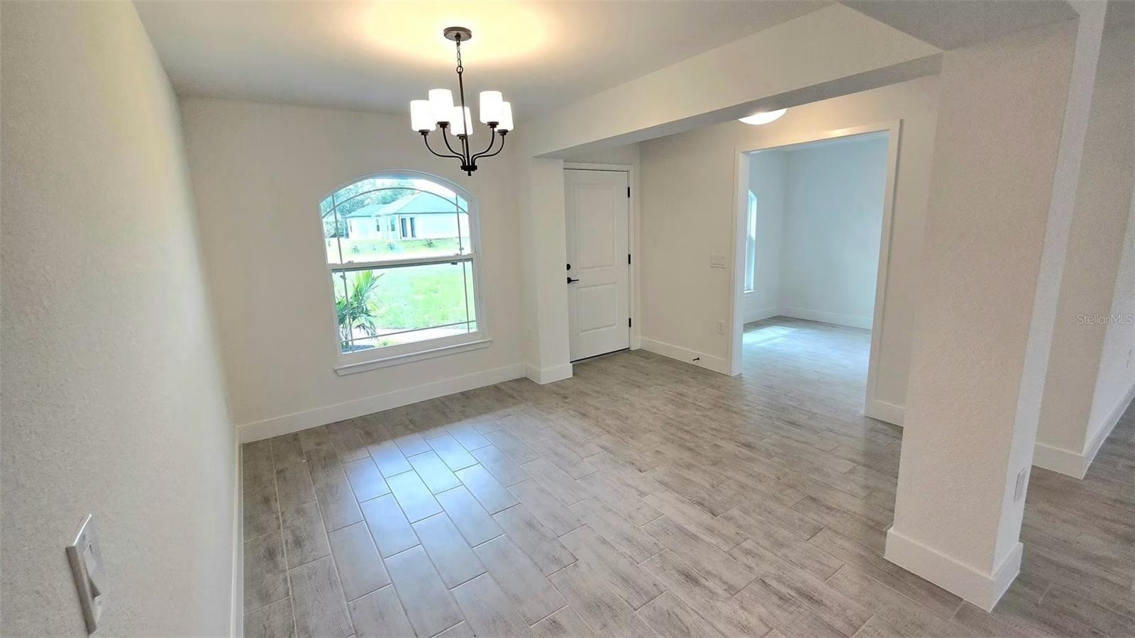2239 N BISCAYNE DR
