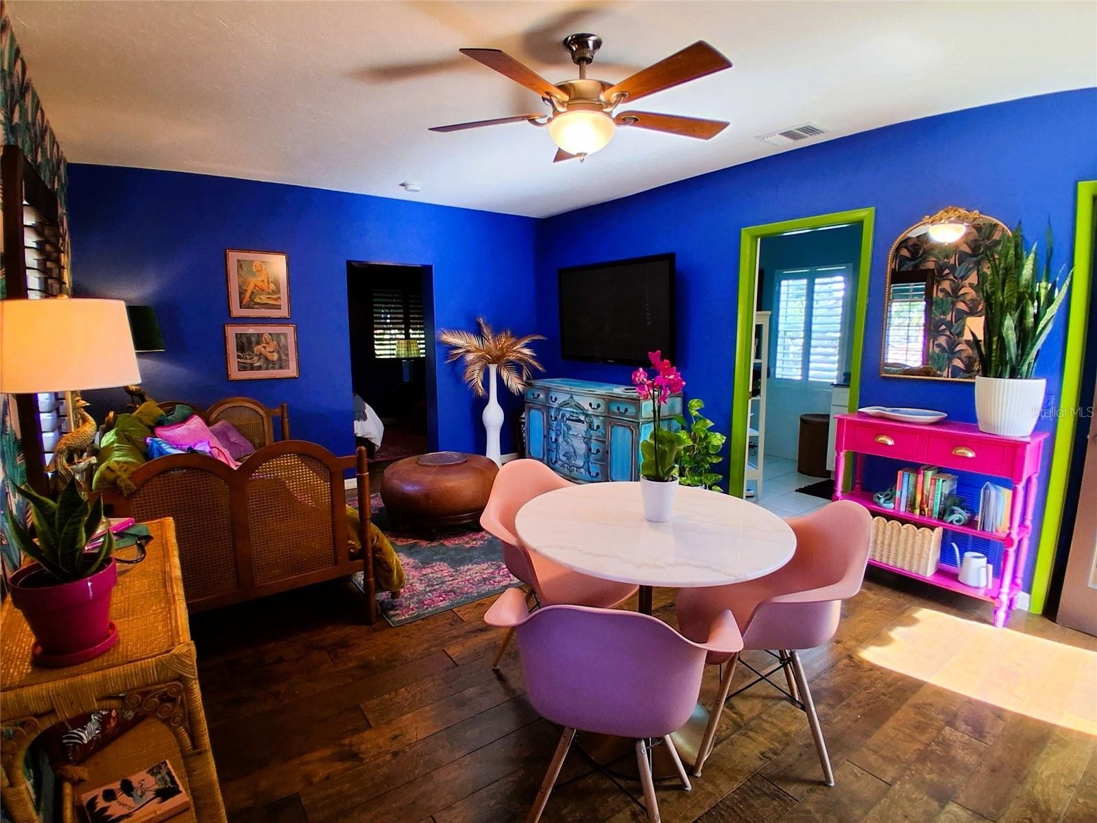 451 WOODLAND DR