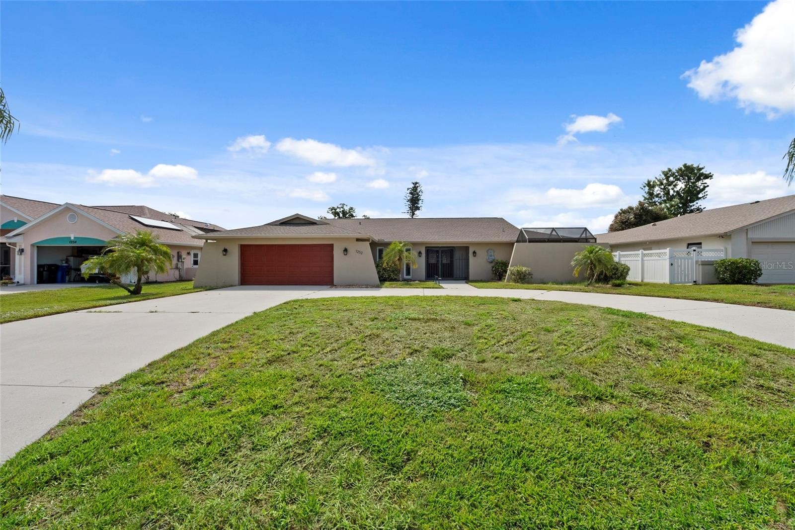1252 WATERSIDE LN