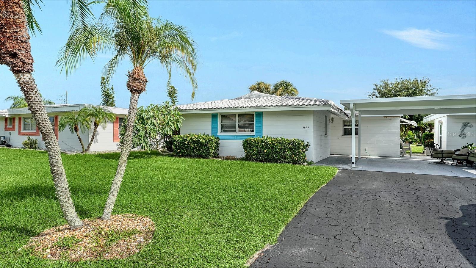 1523 LAKESIDE DR #15