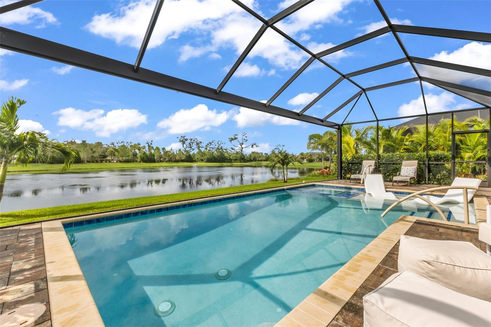 10703 FALLING LEAF CT
