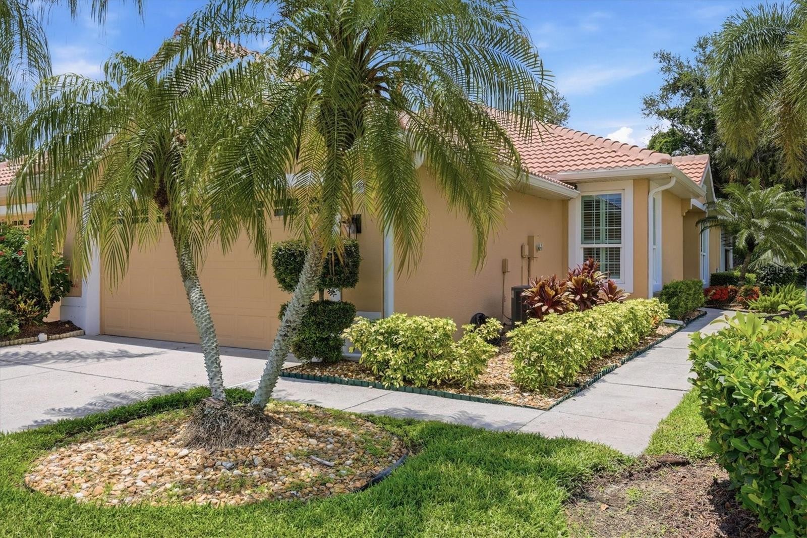4939 WHISPERING OAKS DR