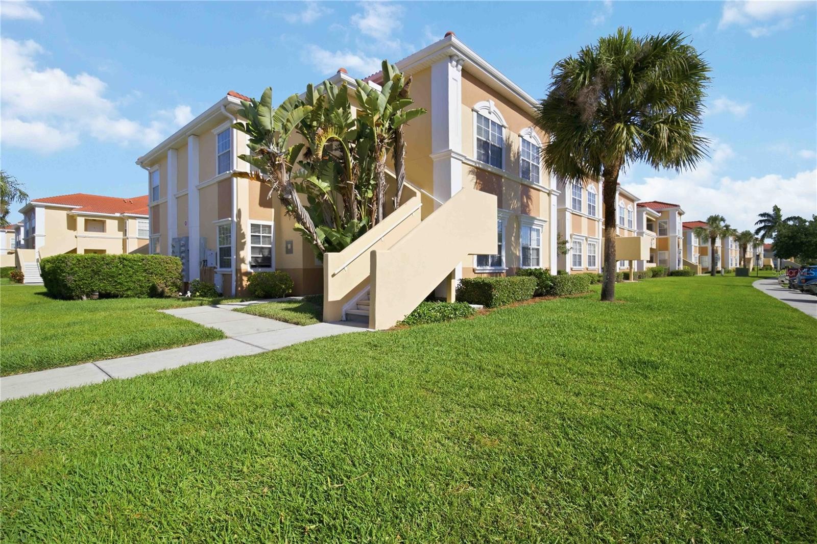 1015 VILLAGIO CIR #201