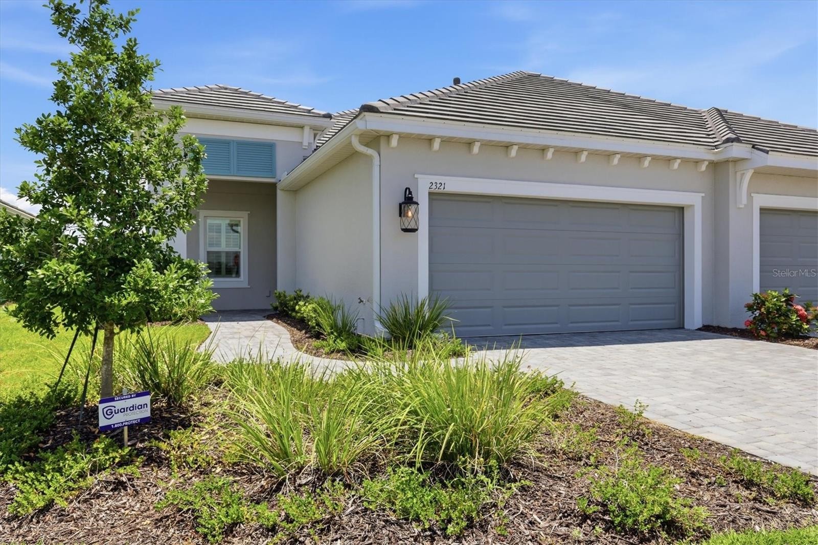 2321 BLUE MAHOE LN