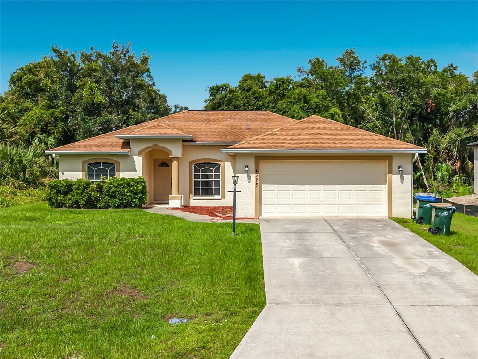 4523 BUTTERFLY LN