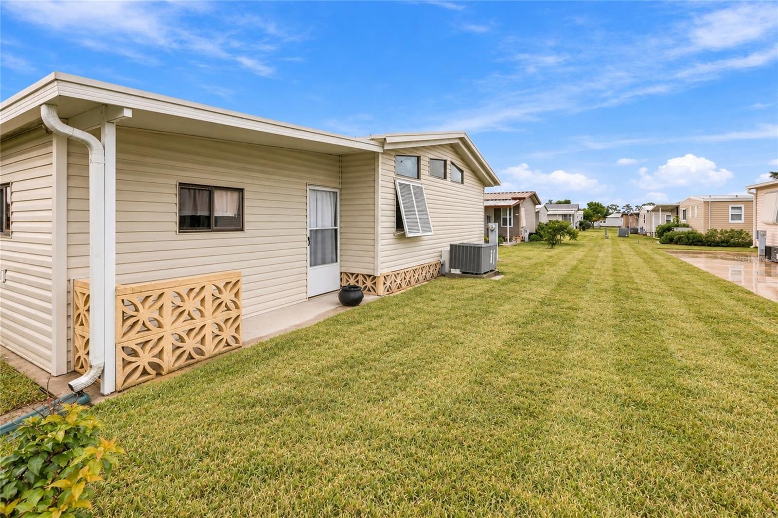 266 CAMELOT DR