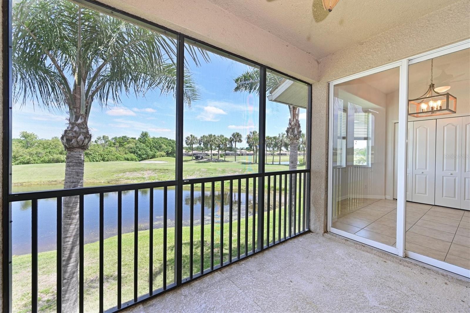 1011 FAIRWAYCOVE LN #202