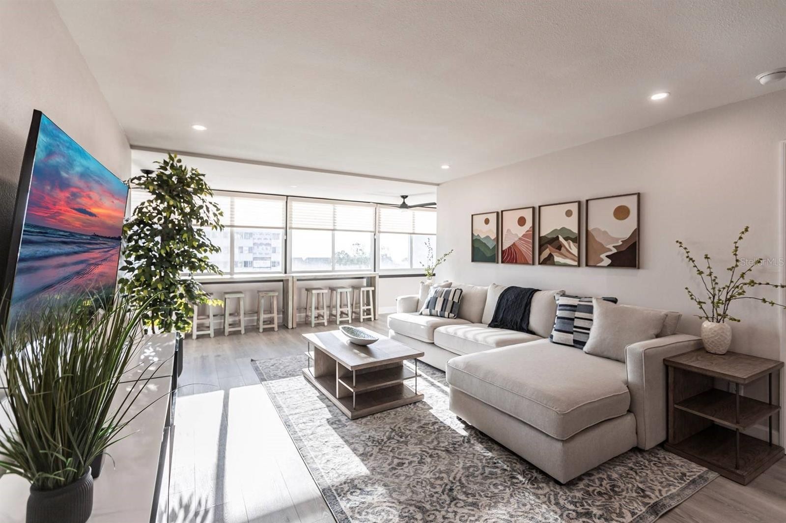 1125 W PEPPERTREE DR #402