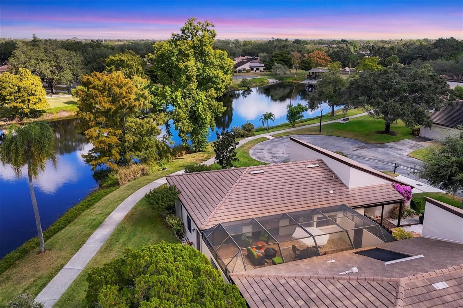 3743 GLEN OAKS MANOR DR