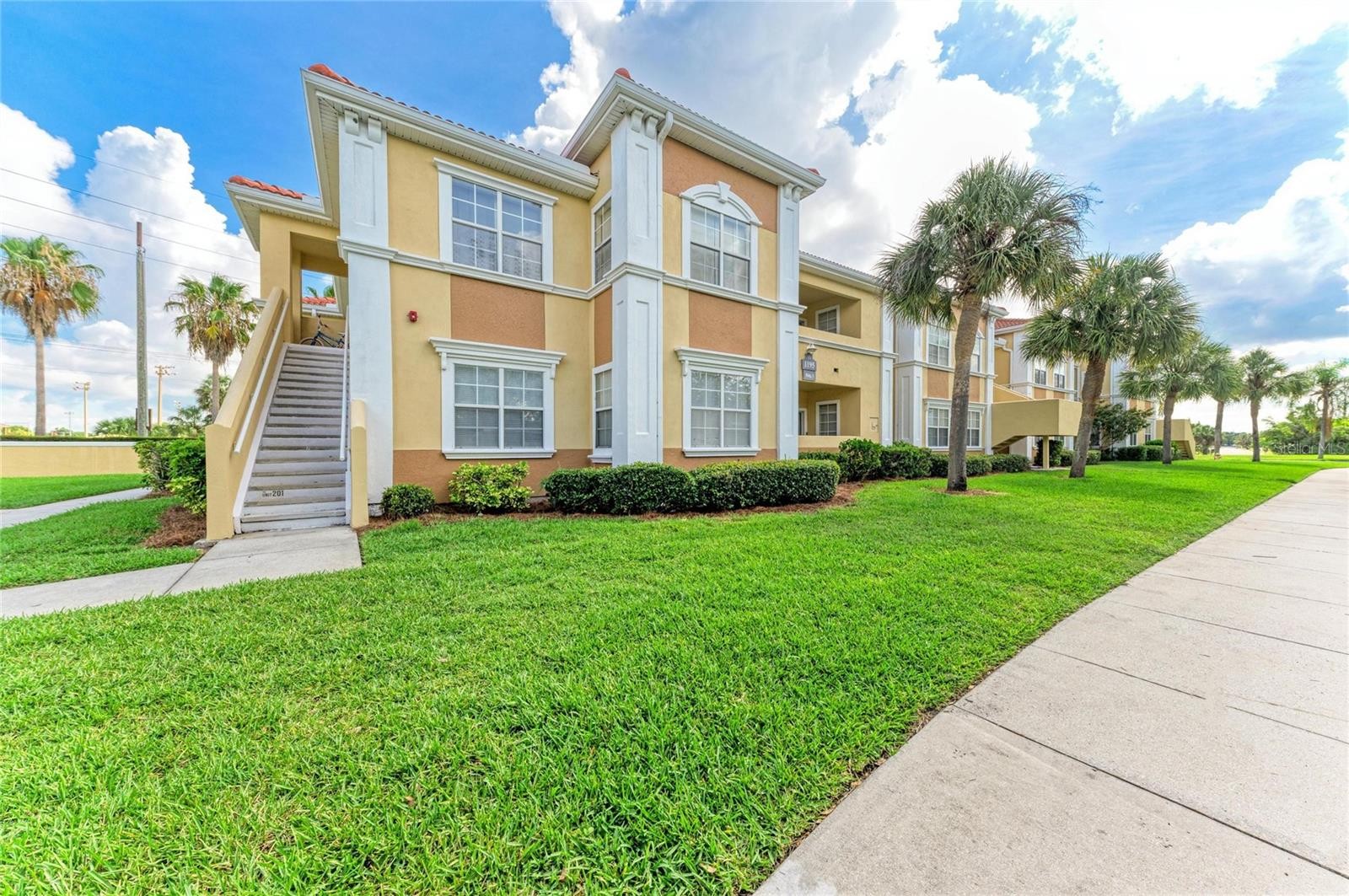 1195 VILLAGIO CIR #101