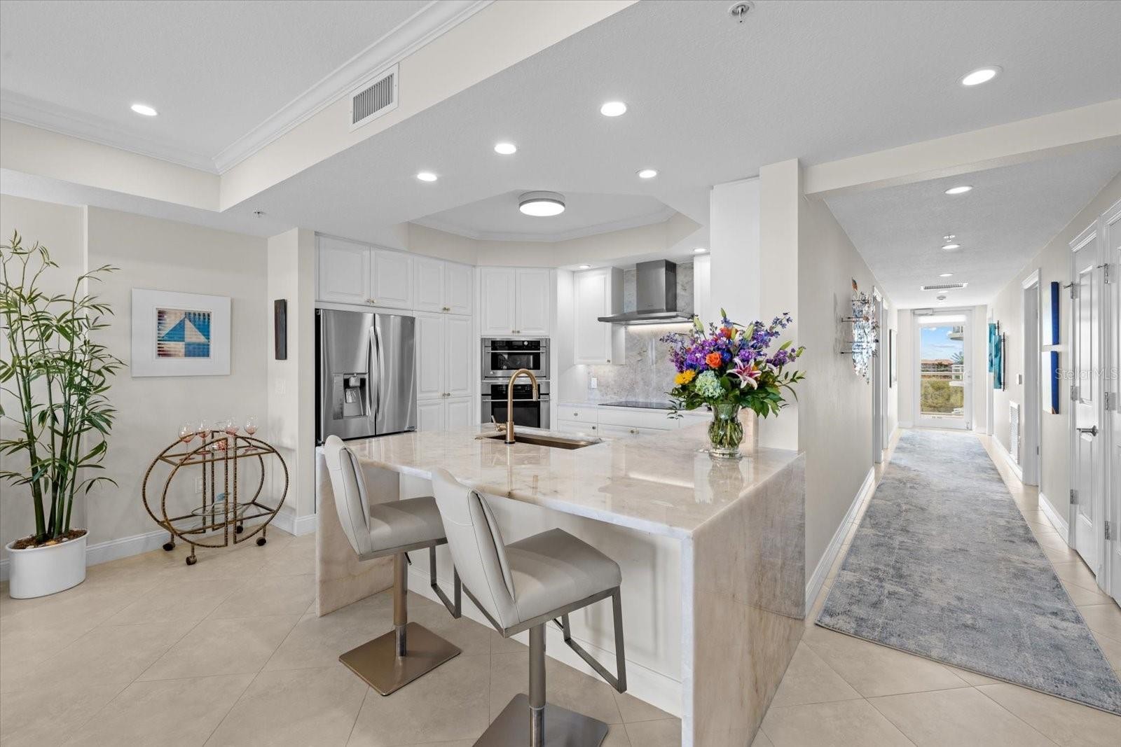 1660 SUMMERHOUSE LN #402