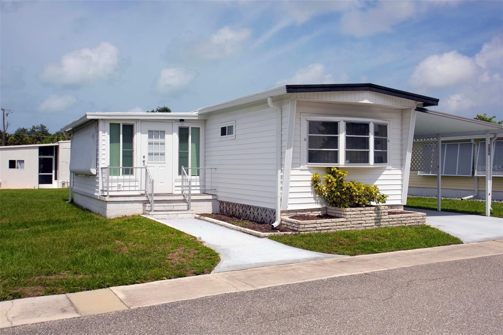 5690 FORSYTHIA RD
