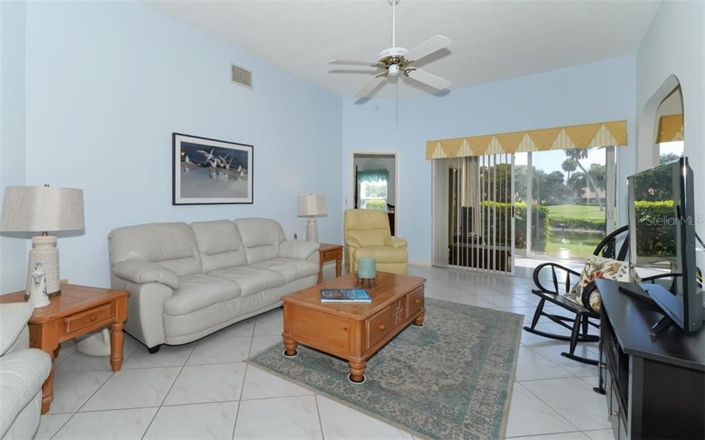 5594 GOLF POINTE DR #B-1