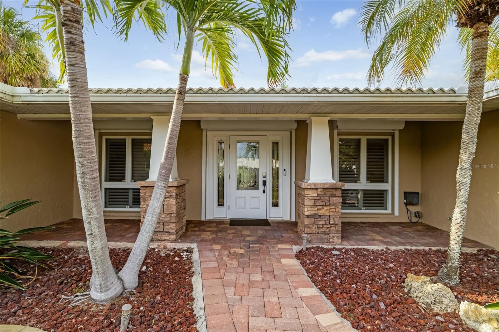 565 COMMONWEALTH PL