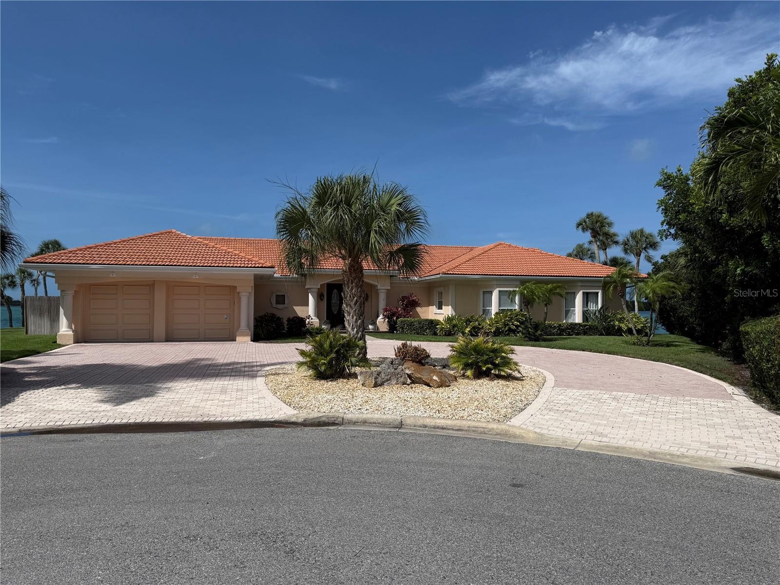 376 W ROYAL FLAMINGO DR