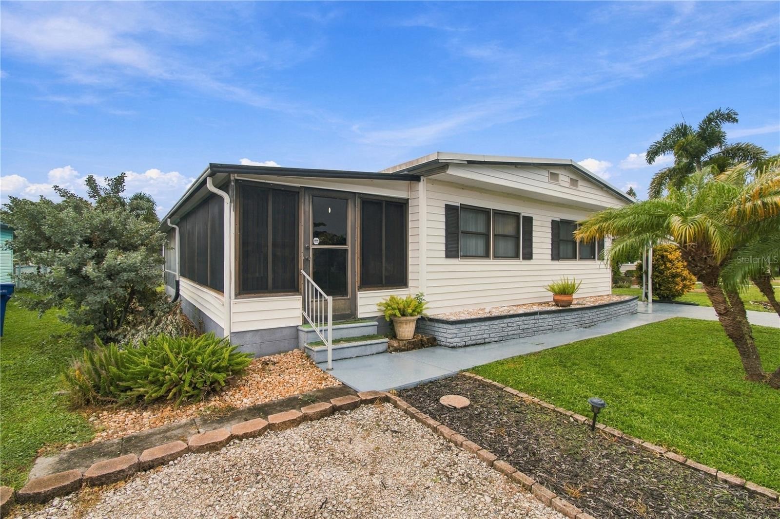 104 52ND AVENUE PLZ E