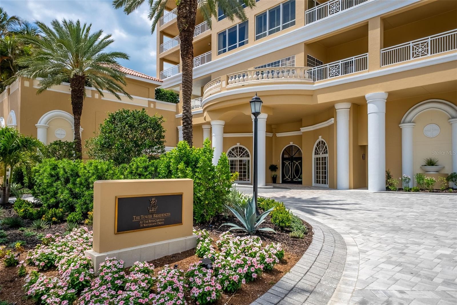 35 WATERGATE DR #502