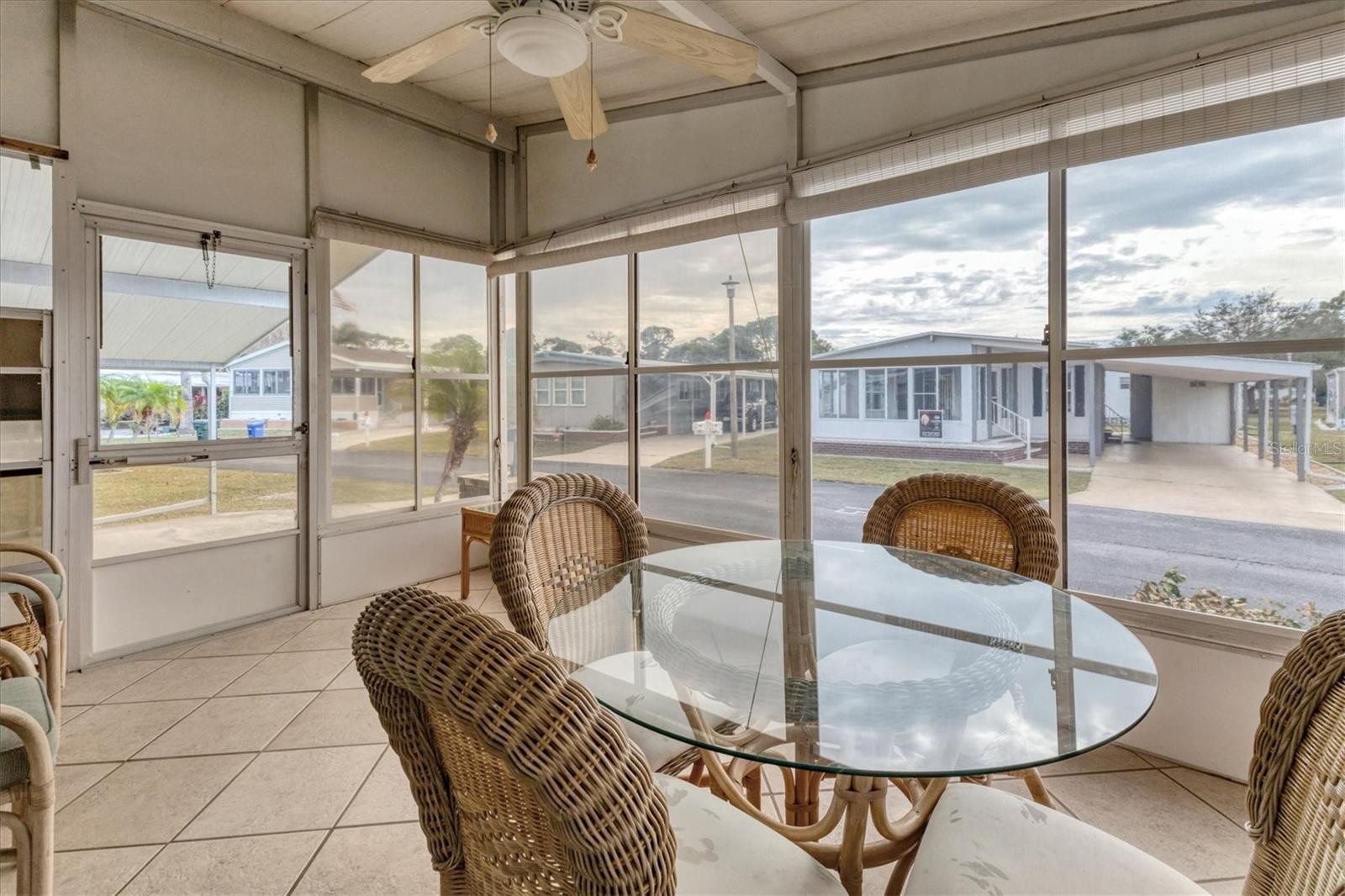 24 S EASTER ISLAND CIR