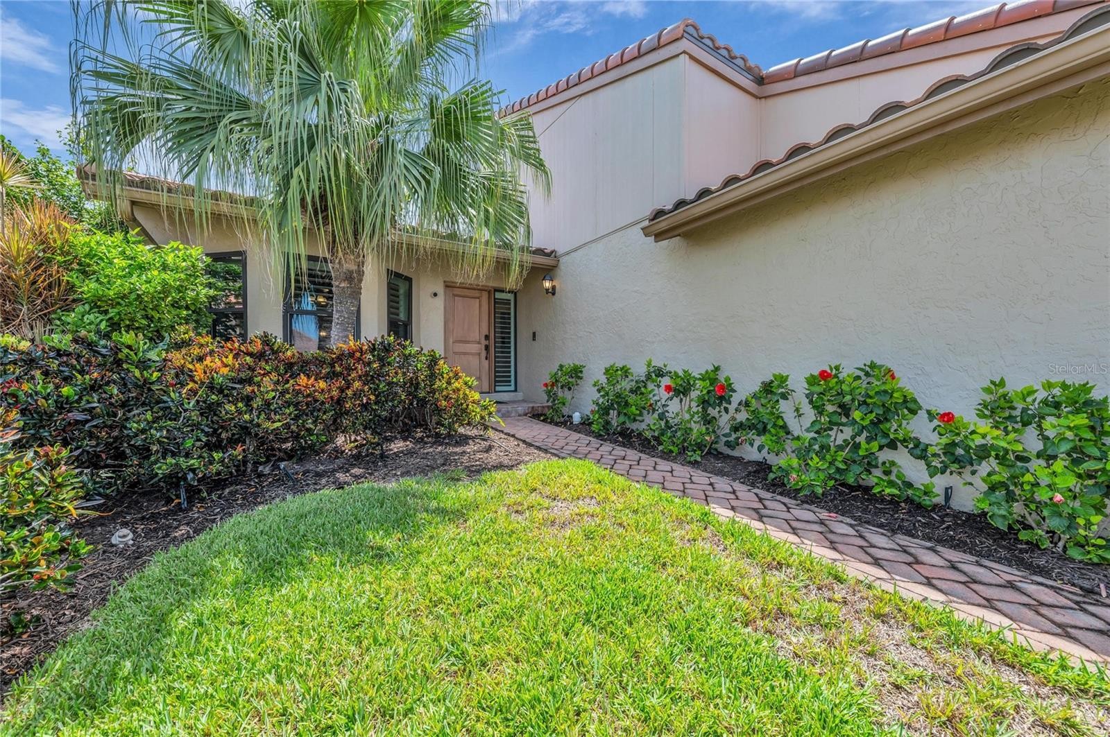 2350 HARBOUR OAKS DR