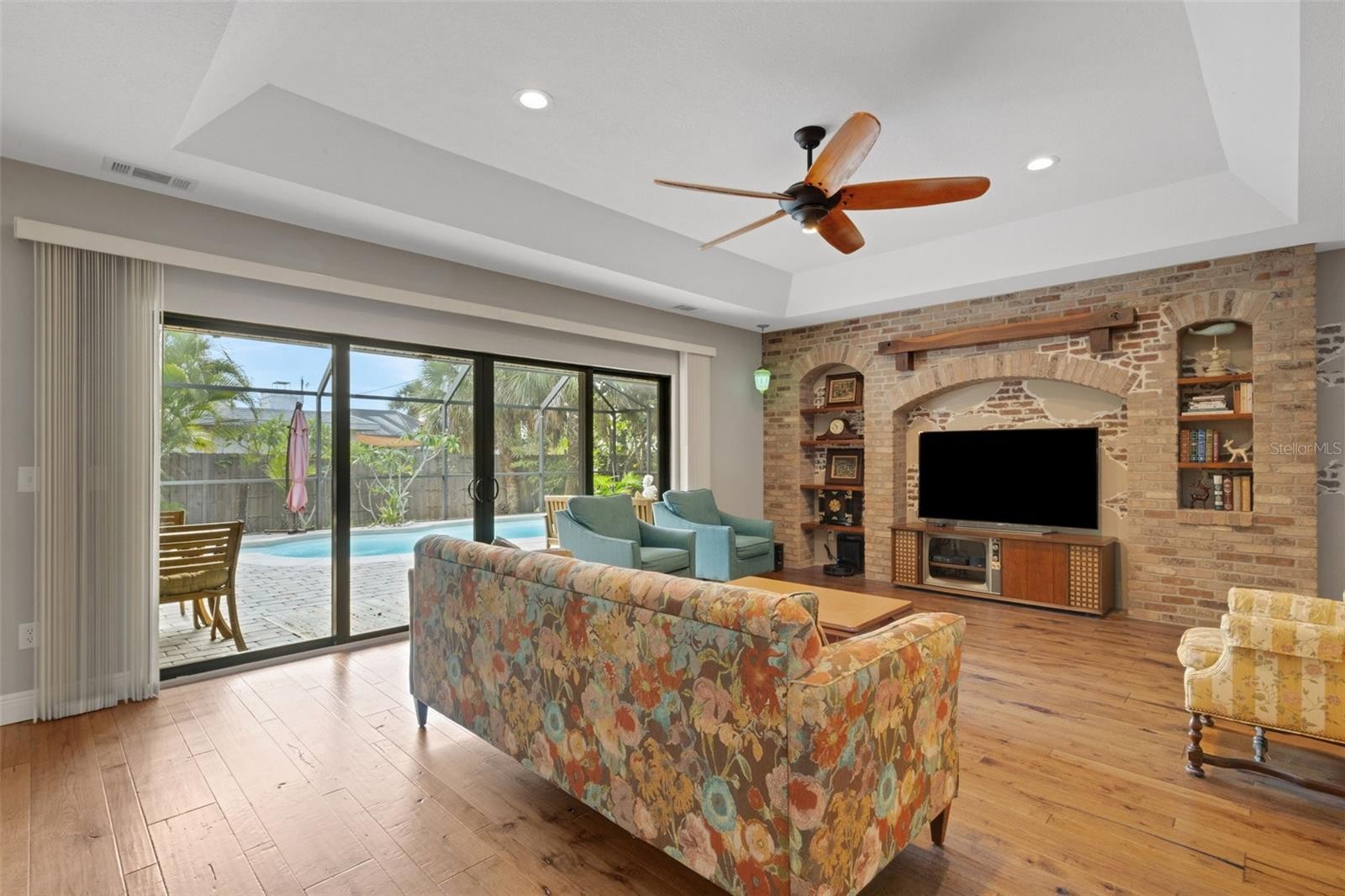 1357 LE PERA RD